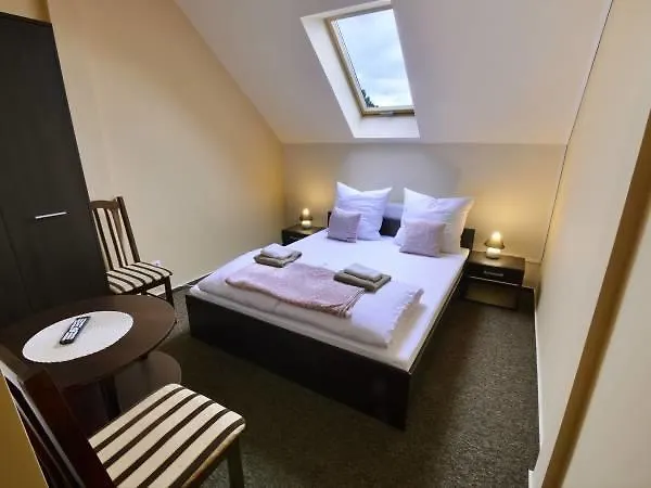 宾馆 Sum Restauracja & Meszna