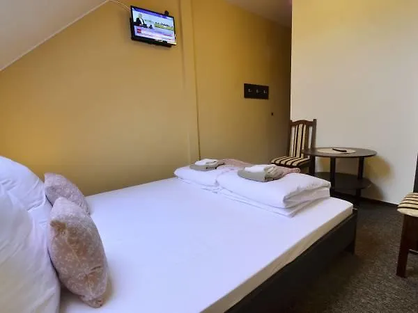 宾馆 Sum Restauracja & *